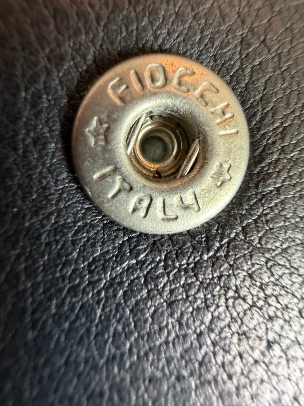 Vintage Gucci Black Leather Bifold Wallet with Snap Back - Picture 10 of 15